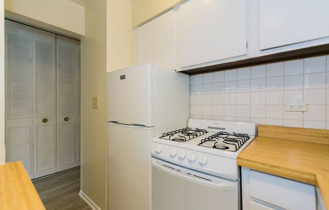 Studio, 1 bath, 400 sqft, $1,315, Unit 312