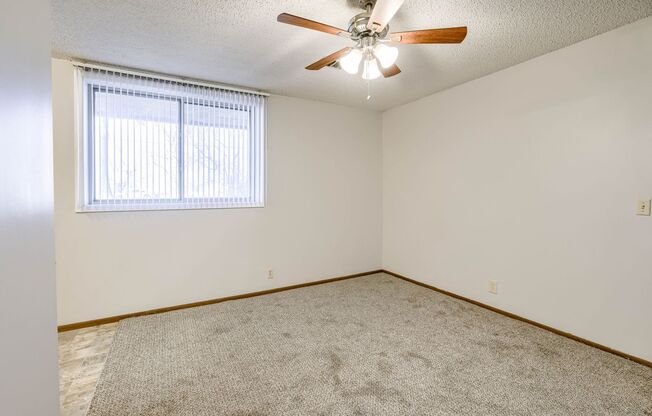 1 bed, 1 bath, 750 sqft, $750, Unit 5140 S 48th #15