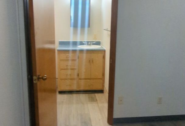 2 beds, 1.5 baths, $750