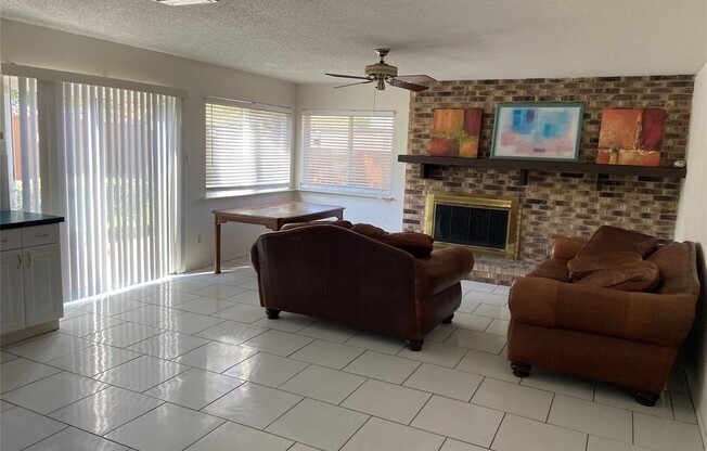 2321 SHADY CRK DR