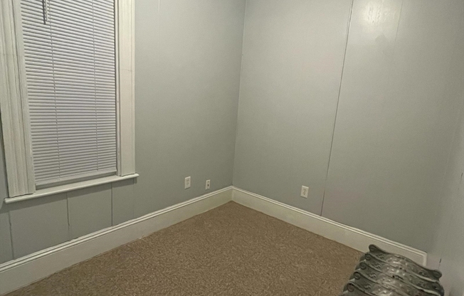 4 beds, 1 bath, $4,000, Unit 2