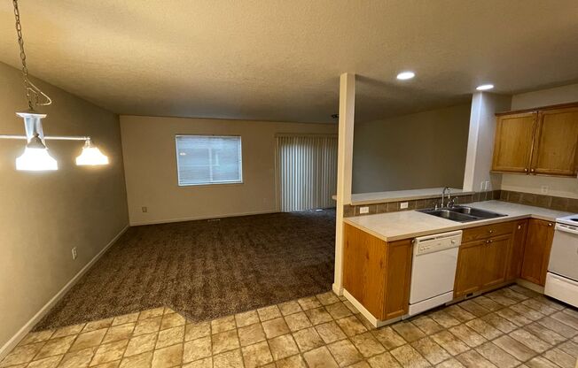 3 beds, 2.5 baths, 1,300 sqft, $1,900, Unit 408