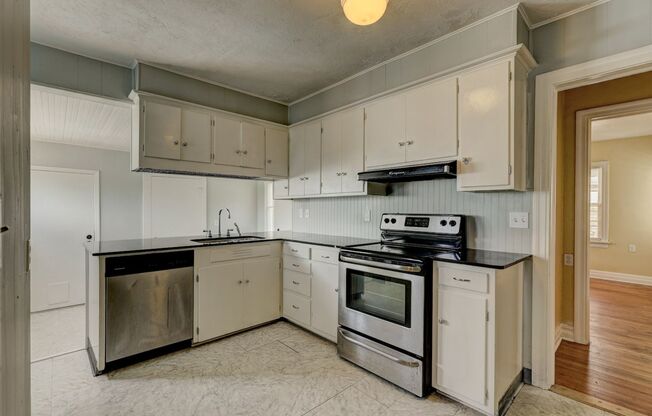 2 beds, 1 bath, $1,195