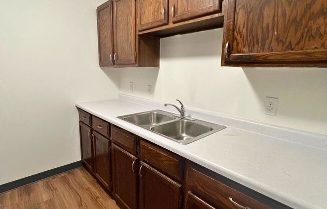 1 bed, 1 bath, $700, Unit 104