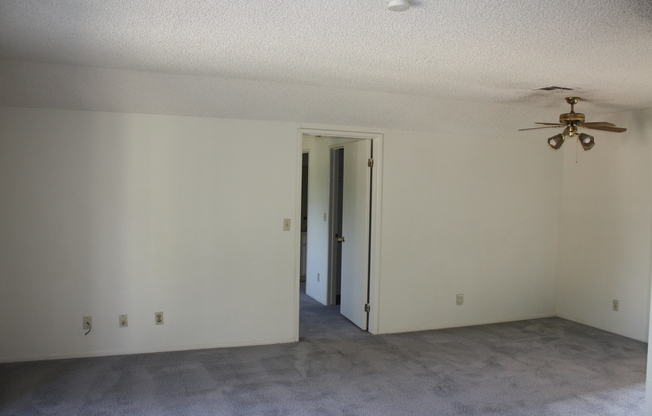 Lemarsh Chatsworth Apartments / 21323 Lemarsh