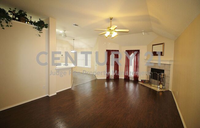 Well Maintained 4/2/2 with Additional 2 Car Carport in Mesquite For Rent!