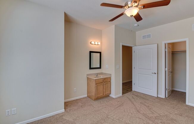 4 beds, 2 baths, $1,950, Unit 931 Fremont St.