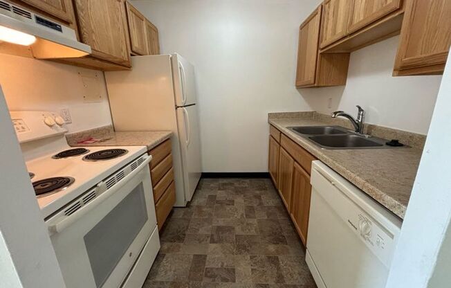 2 beds, 1 bath, $1,350, Unit 5