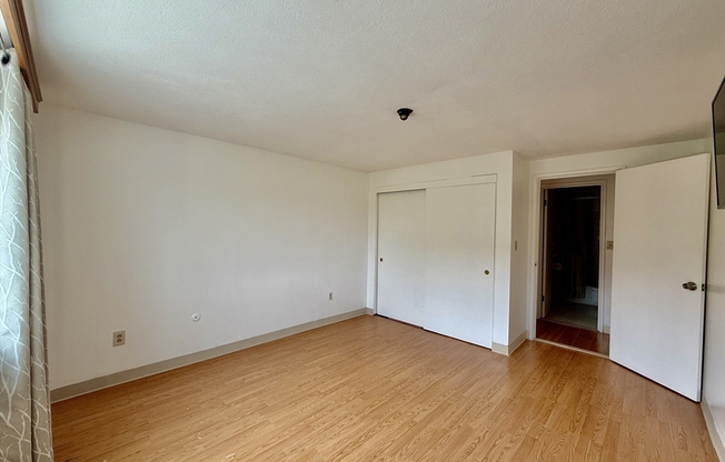 1 bed, 1 bath, 999 sqft, $1,900, Unit 4L