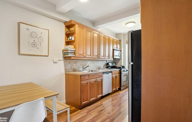 550 GRAND ST