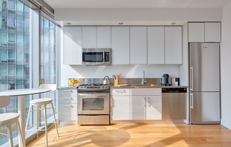 553 W 53 ST
