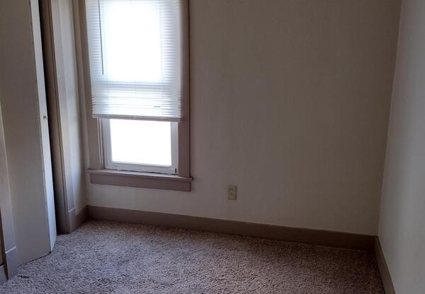 2 beds, 1 bath, $899