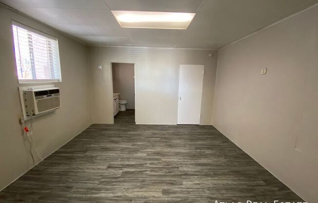 810 E 9 ST