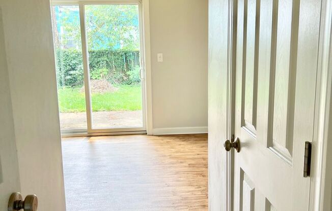 3BD/3.5BA Condo w/ Garage in Chicks Beach! Blocks to the Bay!!