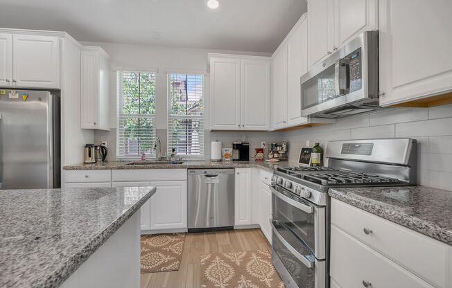 4 beds, 3 baths, $2,900