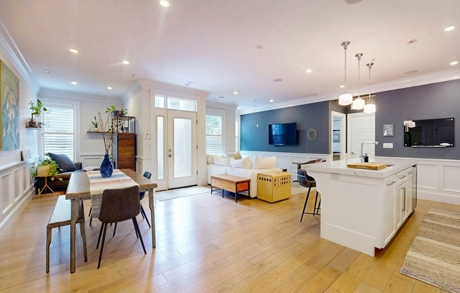 154 W 8 ST