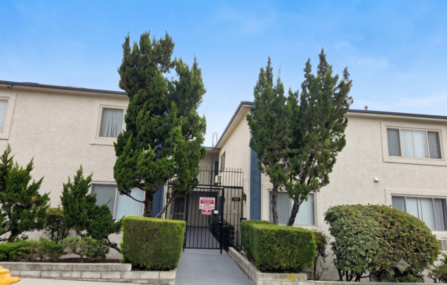 Competitively Priced, Beautiful Tujunga surrounded by theFoothill mountains!
