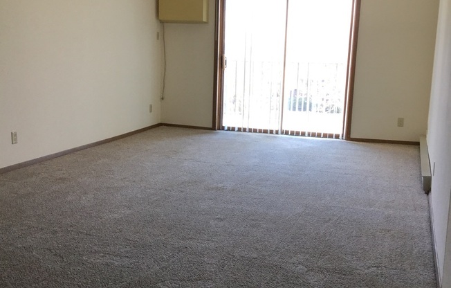 2 beds, 1 bath, 965 sqft, $1,625, Unit 7617CE