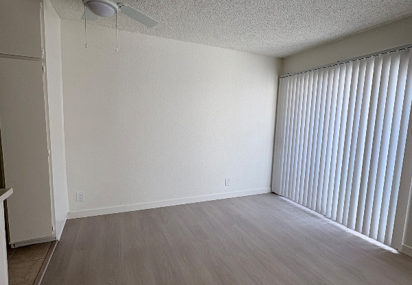 6925 Haskell Ave 211
