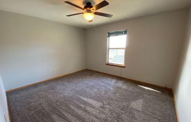 3 beds, 1 bath, $1,095