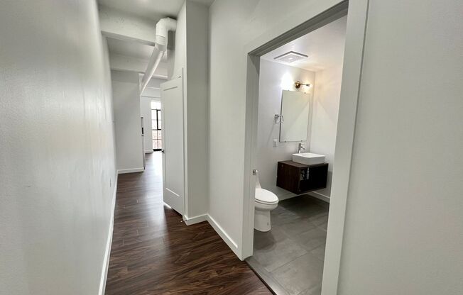 Studio, 1 bath, 403 sqft, $1,404, Unit 304