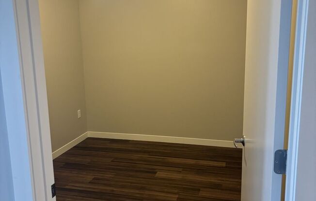 1 bed, 1 bath, 705 sqft, $1,300, Unit 219