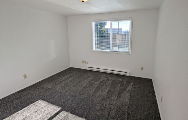 2 beds, 1 bath, 889 sqft, $1,295, Unit 41