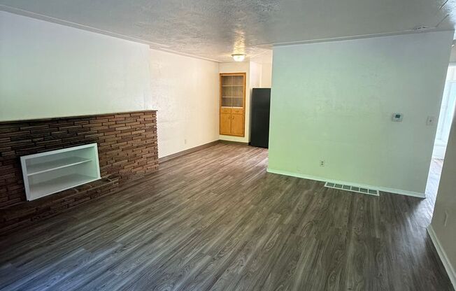 453-132 Stoneway Apartments