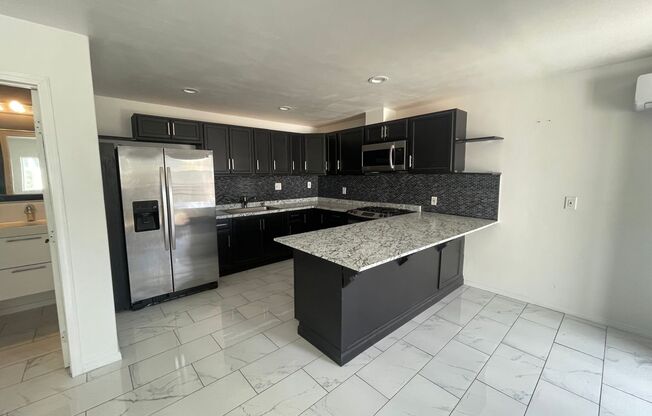 2 bedroom 2 full bathrooms - Centrally located