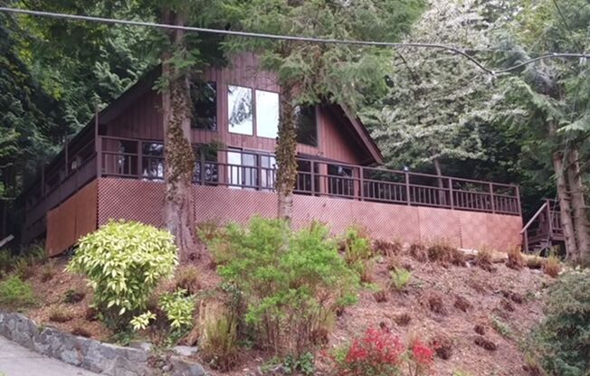 Discover this peaceful retreat on the shores of Lake Samish in Bellingham