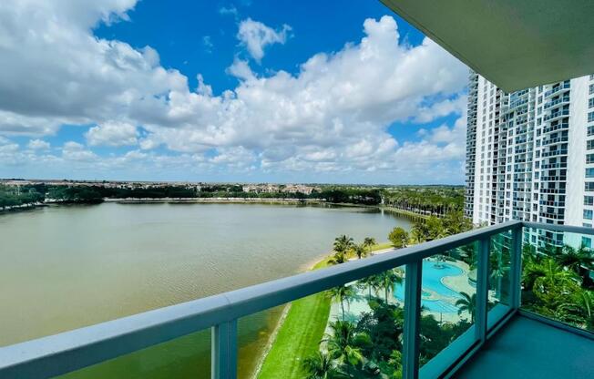 2 beds, 2 baths, 954 sqft, $2,500