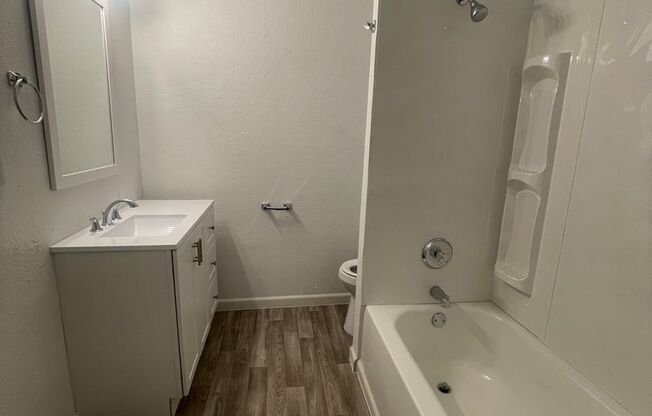 2 beds, 1 bath, $895