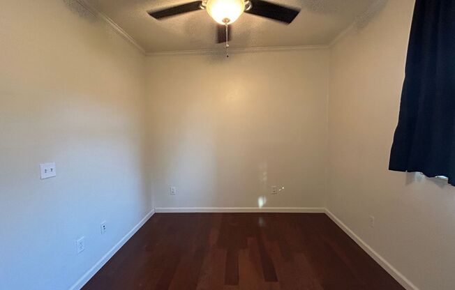 Nice condo located in Balboa Park. Water/Sewer/Garbage included