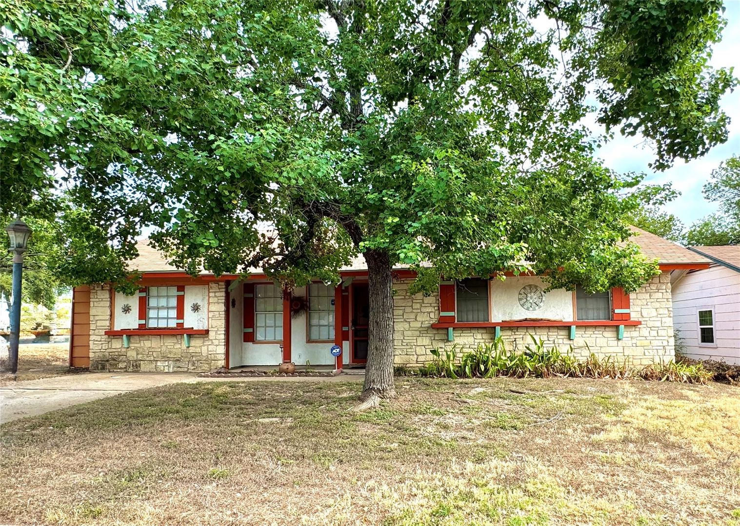 Unique 4 bedroom, 2 bath home with southwest vibe in South Austin!