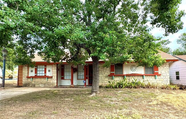 Unique 4 bedroom, 2 bath home with southwest vibe in South Austin!
