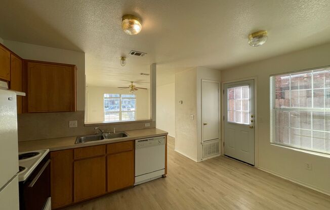 3 beds, 2 baths, 1,200 sqft, $925, Unit # A