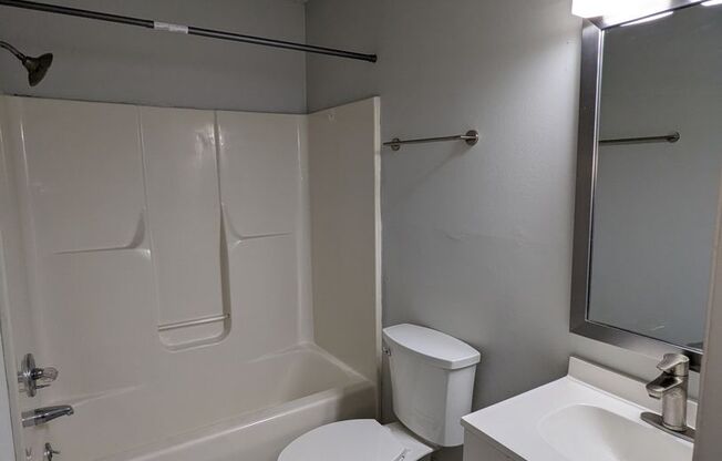 2 beds, 1 bath, 855 sqft, $1,049, Unit 3370-02