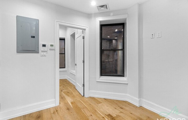 221 E 10 ST