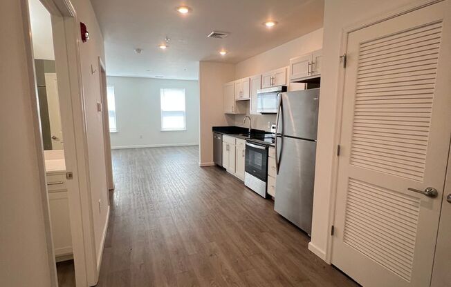 Studio, 1 bath, 700 sqft, $1,200, Unit Apt 211