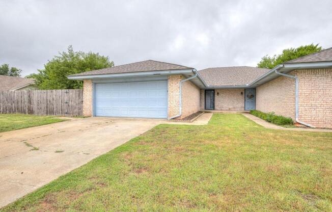 523 N ROBIN WAY
