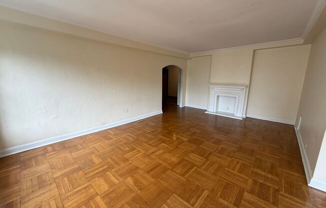 1 bed, 1 bath, 768 sqft, $1,450, Unit Royal York 804