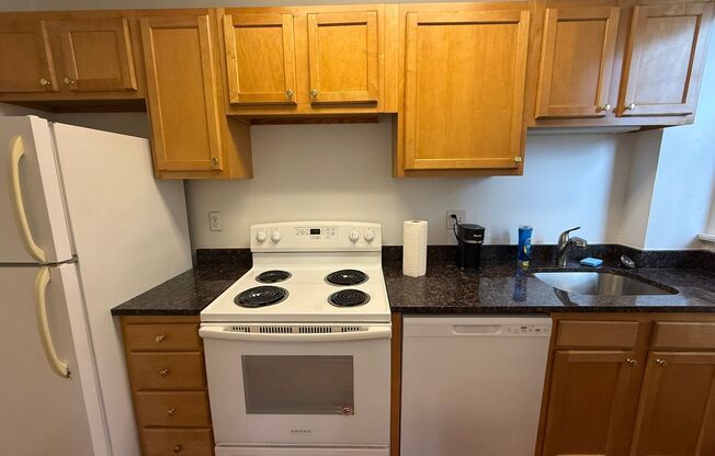 2 beds, 2 baths, 1,303 sqft, $3,000, Unit New King Edward  402