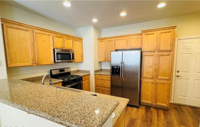 3 beds, 2 baths, $1,895, Unit UNIT 11102