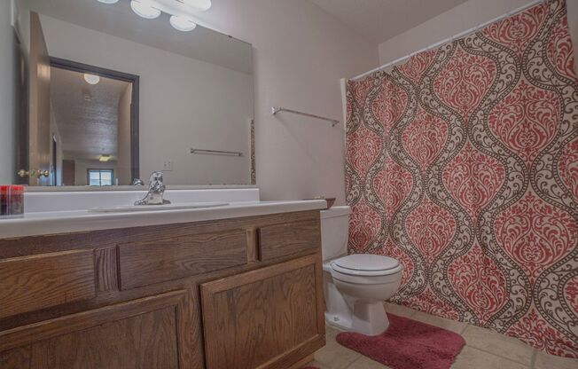 3 beds, 1 bath, 1,070 sqft, $965, Unit 1414-201