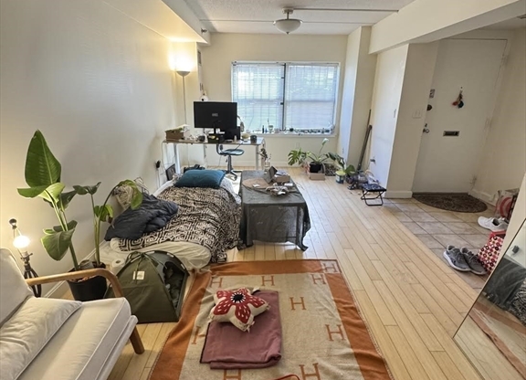 2 beds, 1 bath, 818 sqft, $3,600, Unit 55k