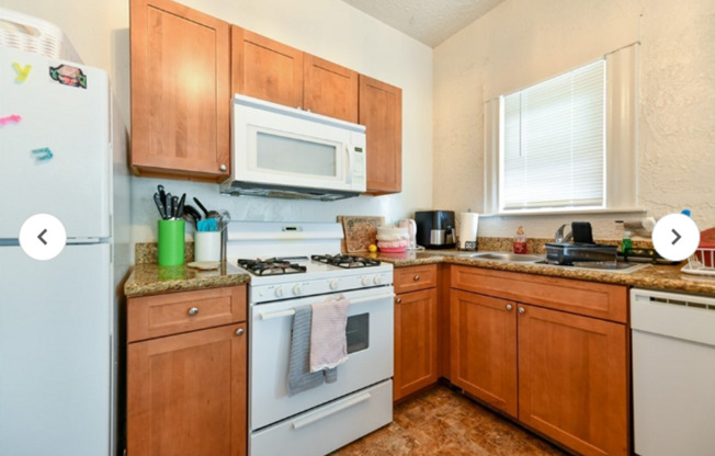 2 beds, 1 bath, $1,575, Unit 817 Rio Chico #4