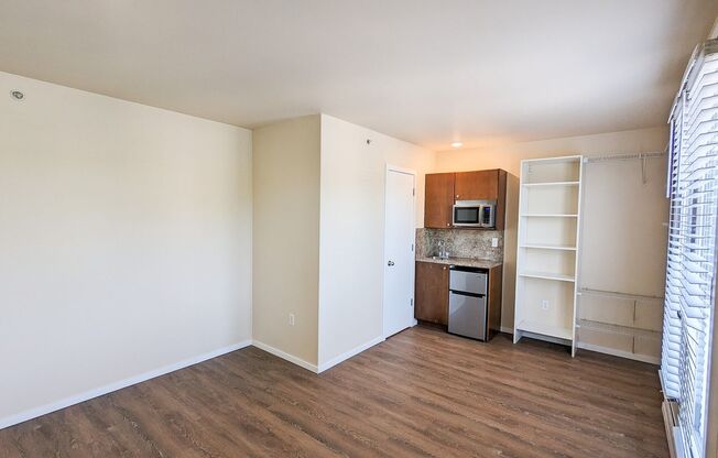Studio, 1 bath, 160 sqft, $1,425, Unit 301