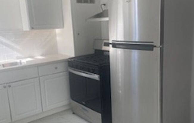 2 beds, 1 bath, $2,545, Unit D