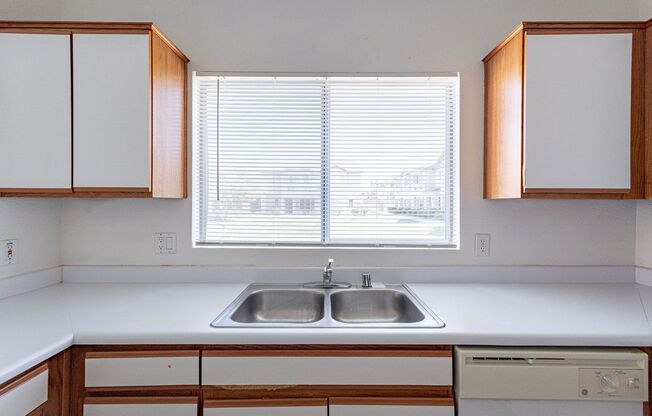 3 beds, 2.5 baths, $1,945, Unit UNIT 1096