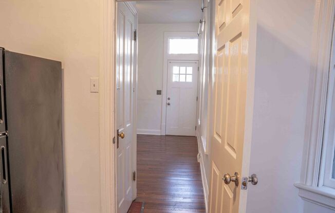 1 bed, 1 bath, $1,095, Unit Apt 1